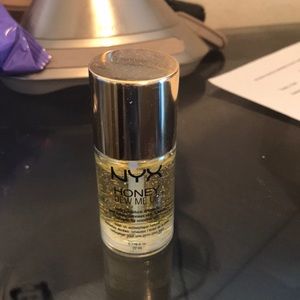 Nyx Honey dew me up primer