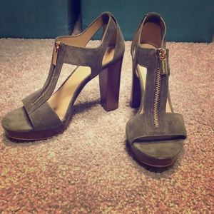 Size 6 1/2 chunky heel