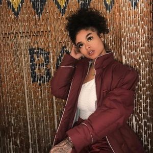 Meet your Posher, Shania