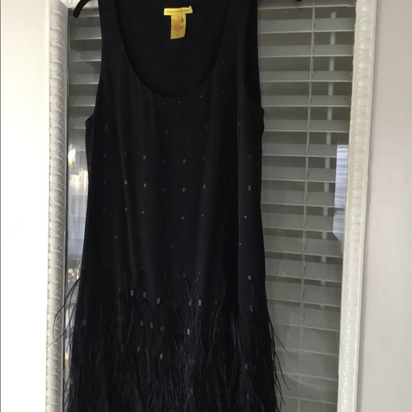 Feathered & Fun LBD! Size 6 - Picture 3 of 5