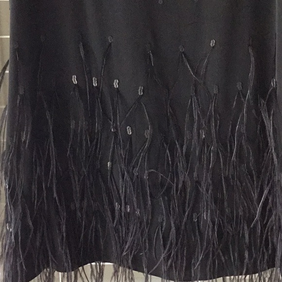 Feathered & Fun LBD! Size 6 - Picture 4 of 5