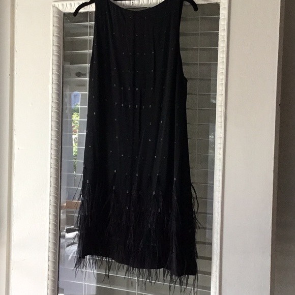 Feathered & Fun LBD! Size 6 - Picture 2 of 5
