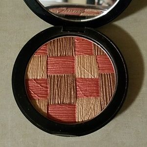 Edward Bess Threads of Silk multi - use powder