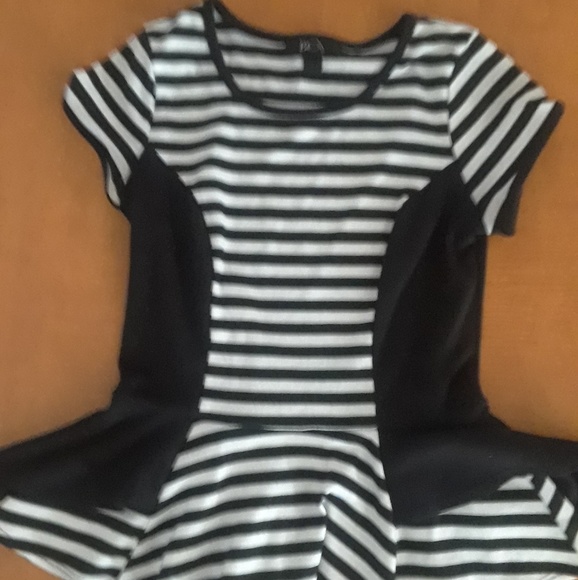 🌻SUPER CUTE PEPLUM SHIRT🌻 - Picture 2 of 5