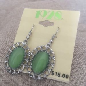 NWT! Vintage inspired green gem dangle earrings