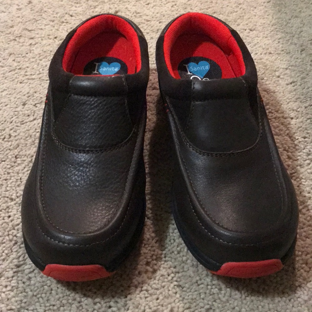 Excellent condition sanita Brown clogs