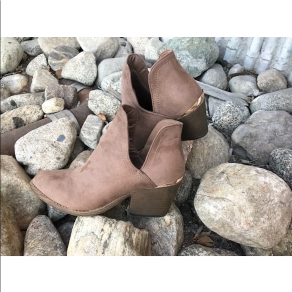 Taupe Side Cutouts Gold Trim Ankle Bootie - Picture 4 of 8