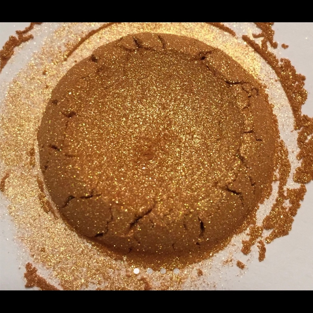 Mineral Eyeshadow in Leo Sparkles