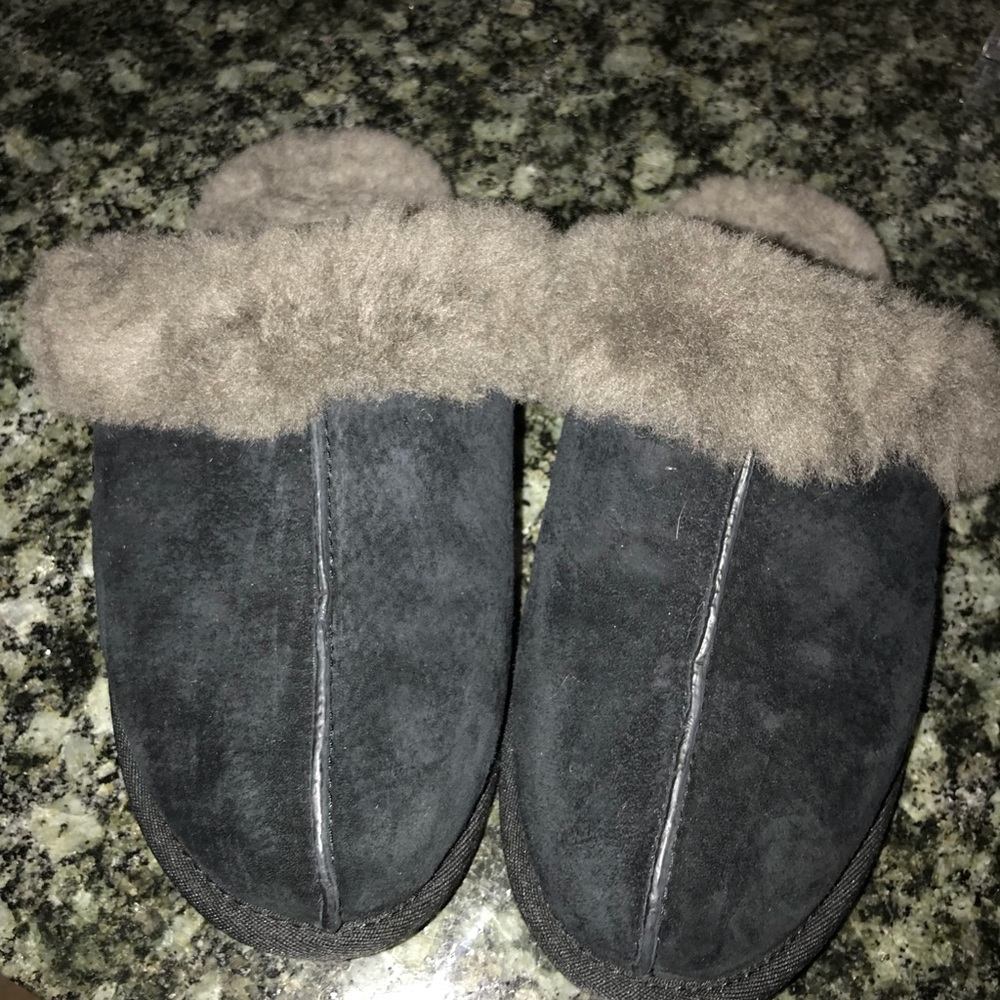 Black Ugg Slippers