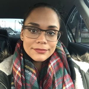 Meet your Posher, Raena