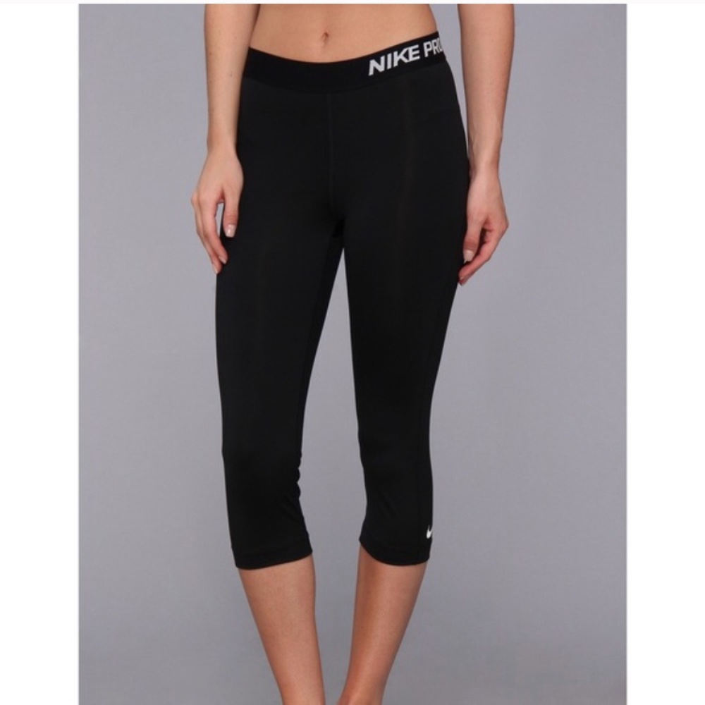 XS Black Nike Pro Capris