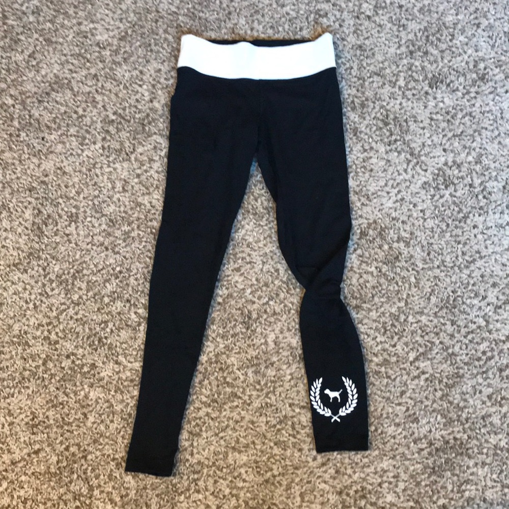 Black leggings with white band