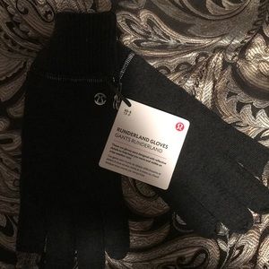 Lululemon Runderland Gloves Black