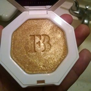 Fenty beauty highlighter