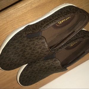 MK SLIP ON