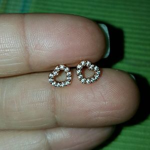 Pandora heart studd rose gold earring.