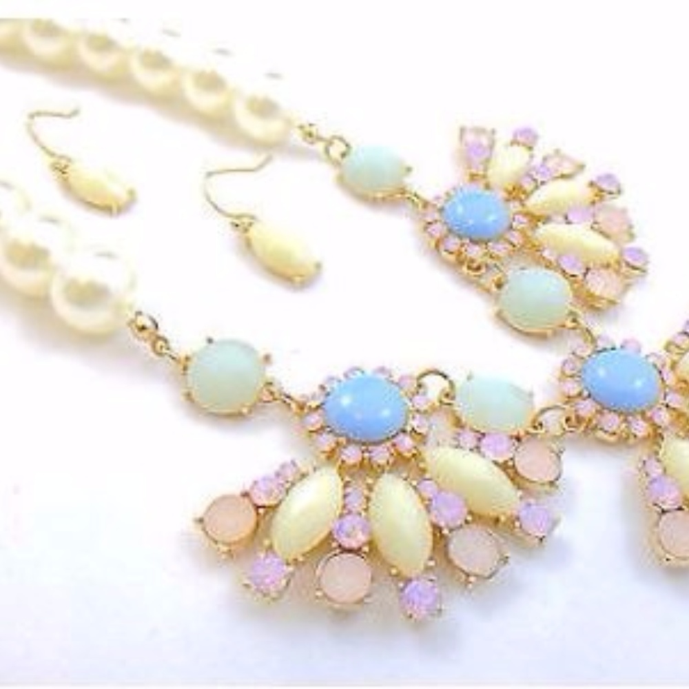 NWOT Pearl Statement Necklace Set