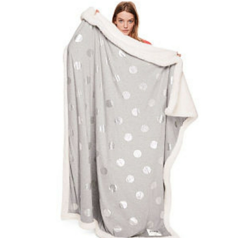 NEW VICTORIA'S SECRET PINK SOFT FAUX FUR BLANKET