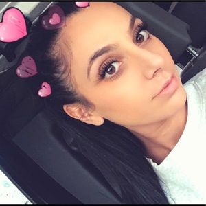 Meet your Posher, Olivia