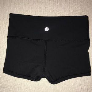 Lululemon GROOVE ‘Boogie Short’ Yoga Bottoms