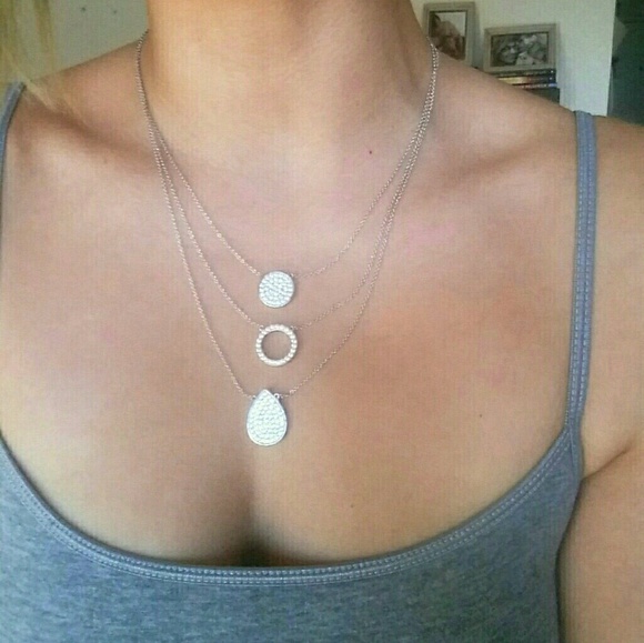 Necklace and earrings - Picture 2 of 4