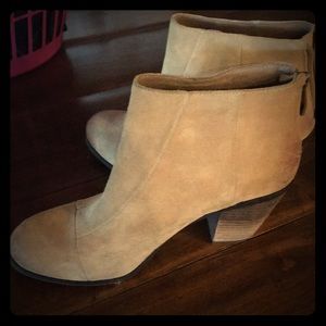 NWT Vince Camuto booties.