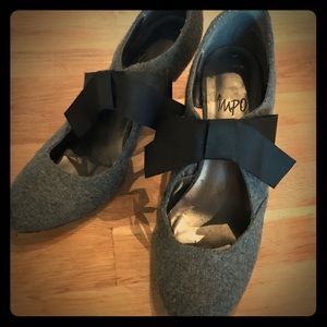 Size 6 Grey felt heels with black bow accent
