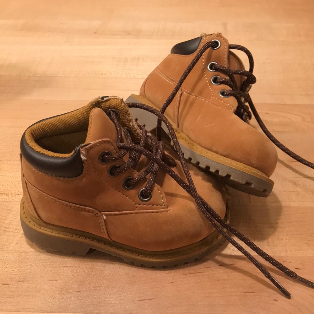 Toddler boots 😍 Size 5 - Like new!