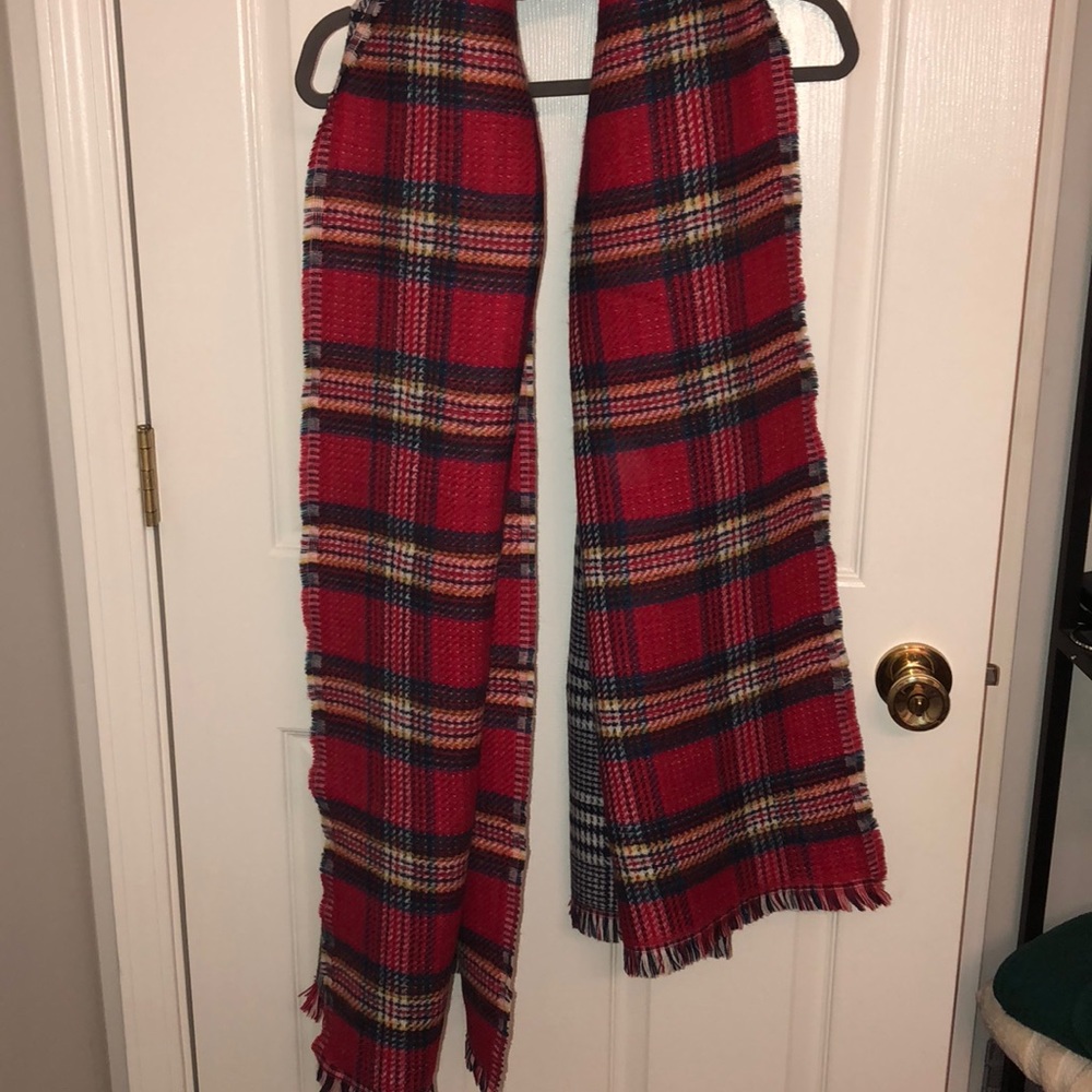 Reversible scarf