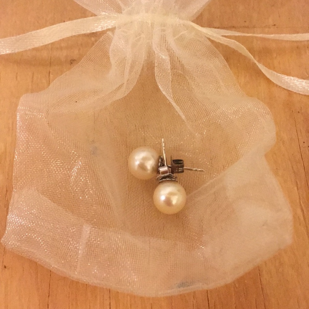 9mm Cream Pearl Earrings