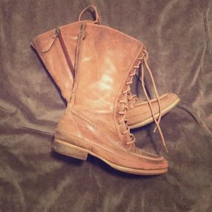 Fossil boots