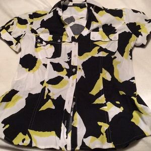 Short sleeve shirt. Great condition. Size M