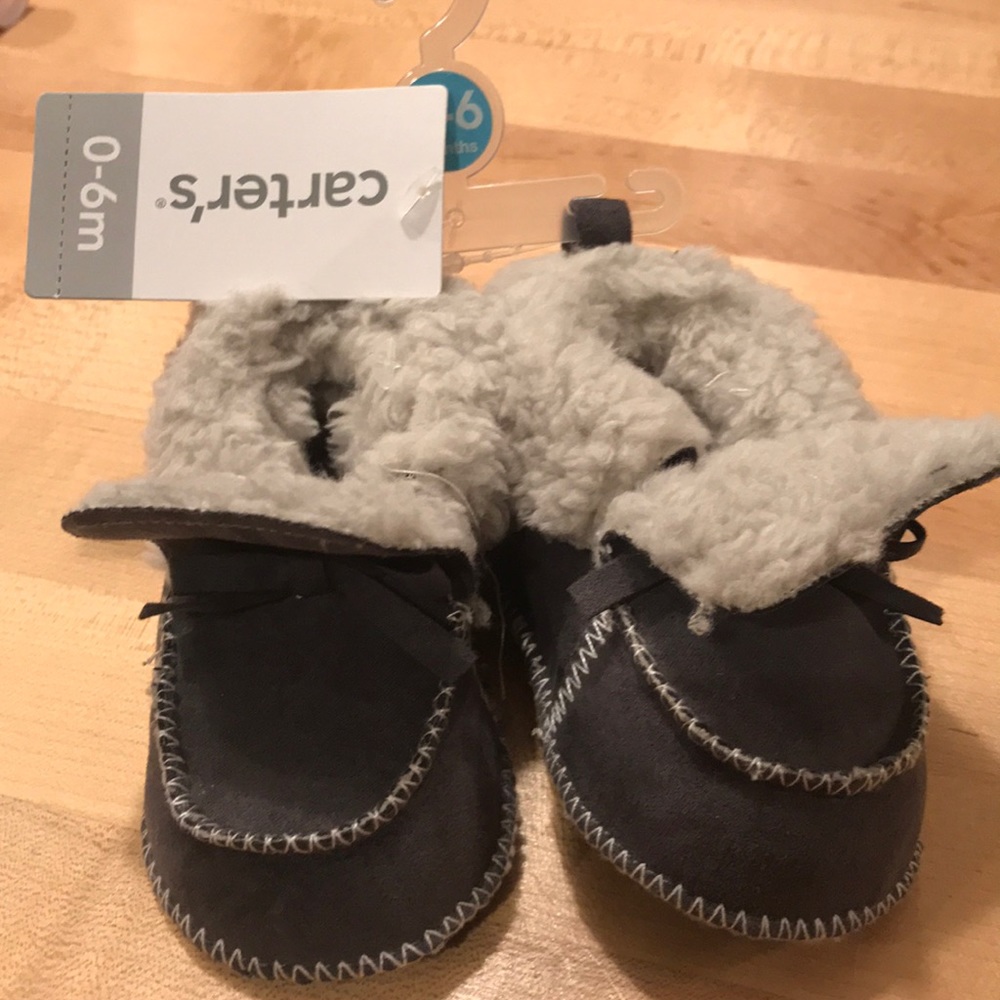 Baby Carters fuzzy slip-on dark grey - 0-6month