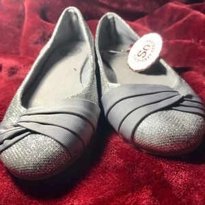 ⬇️ $17 SO Silver Flats 6 1/2