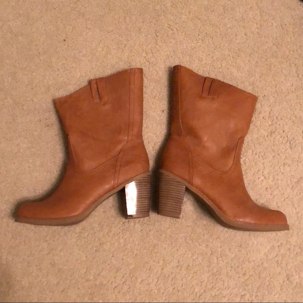 Women’s Tan Heeled Boots - Size 8