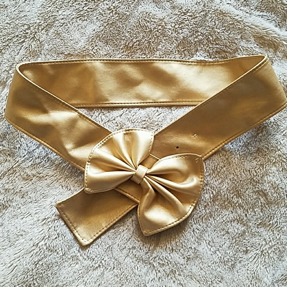 Gold bow belt