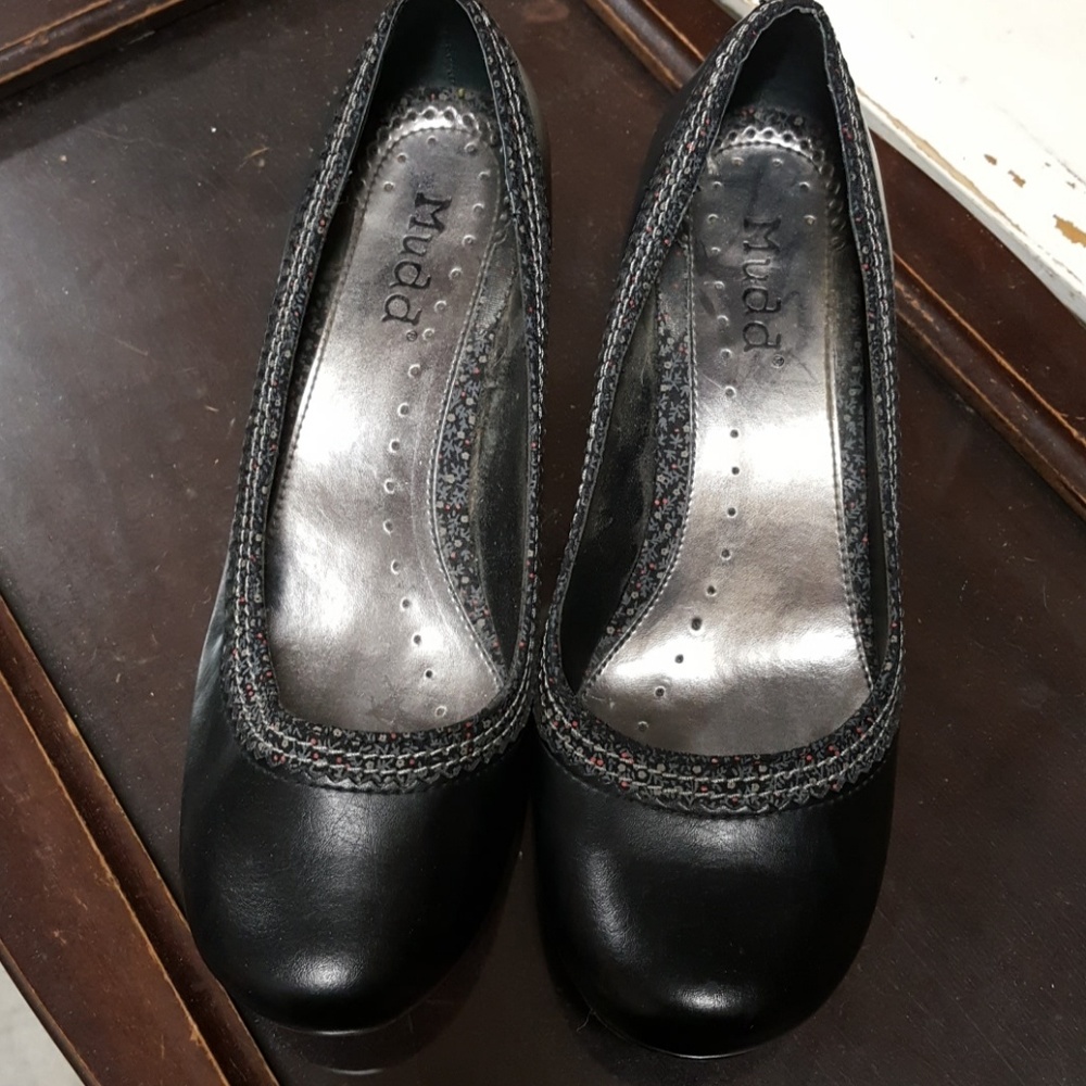 MUDD Faux black leather kitten heel