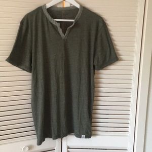 Men’s olive green T-shirt