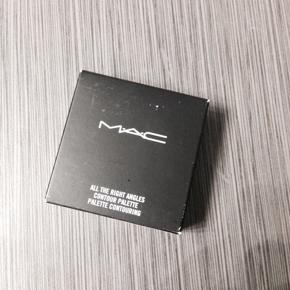NEW! MAC Contour Palette Medium Deep