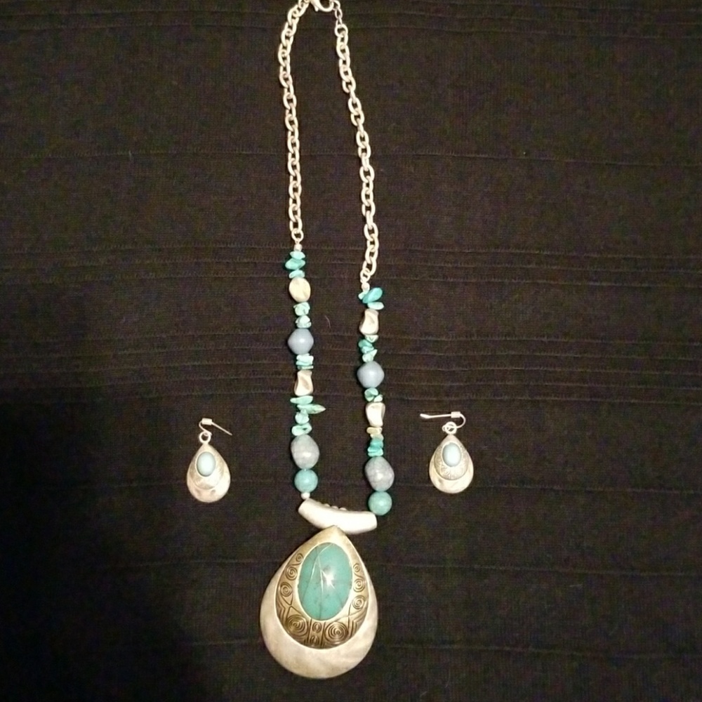 Necklace & Earring set