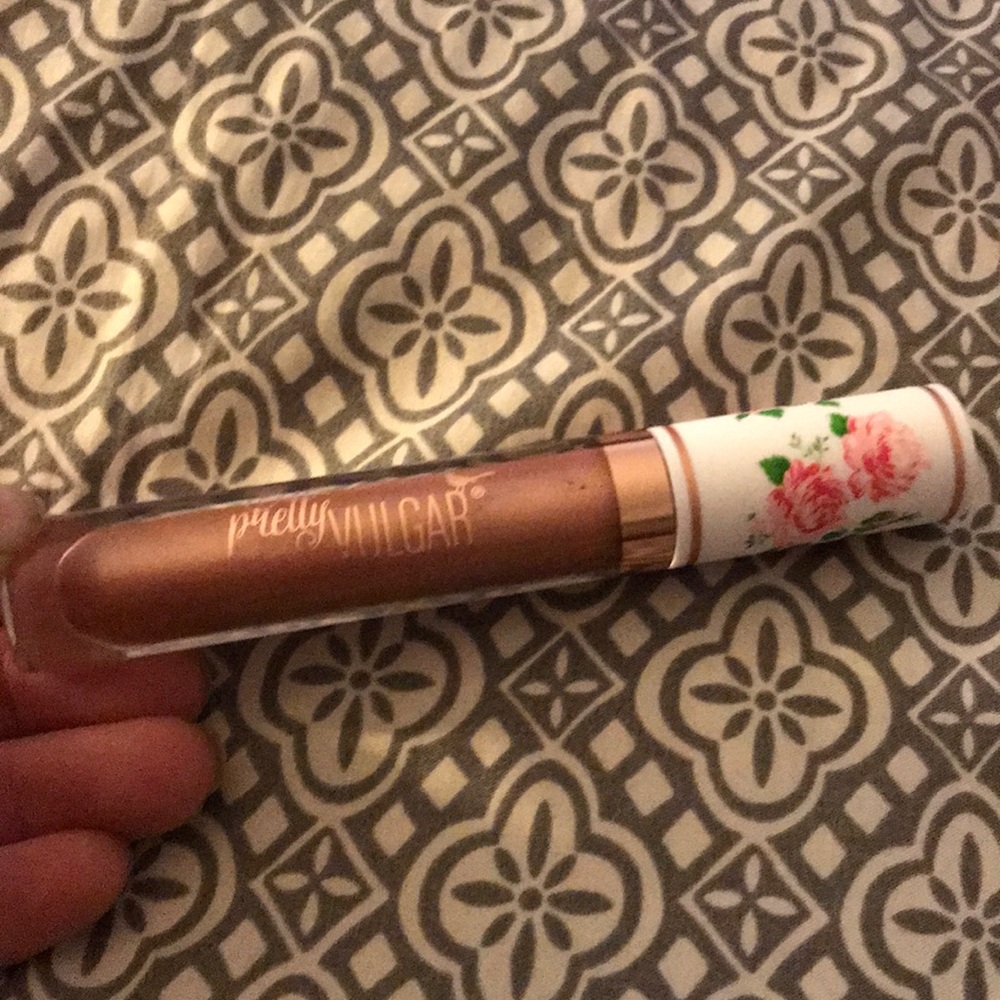 Pretty vulgar lightweight liquid lipstick (NEW)