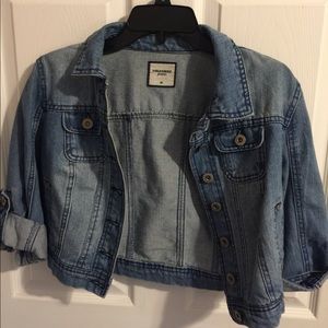 Short denim blue jean jacket