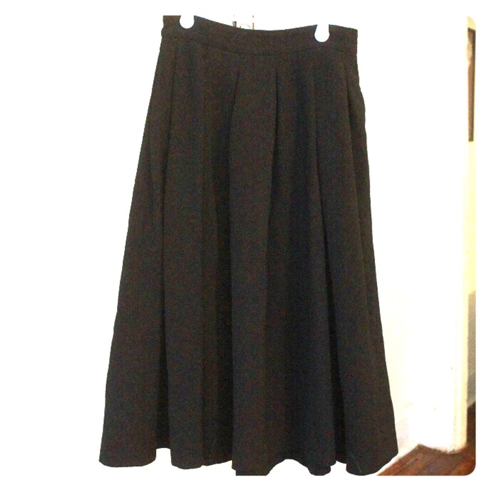 Black midi skirt — full