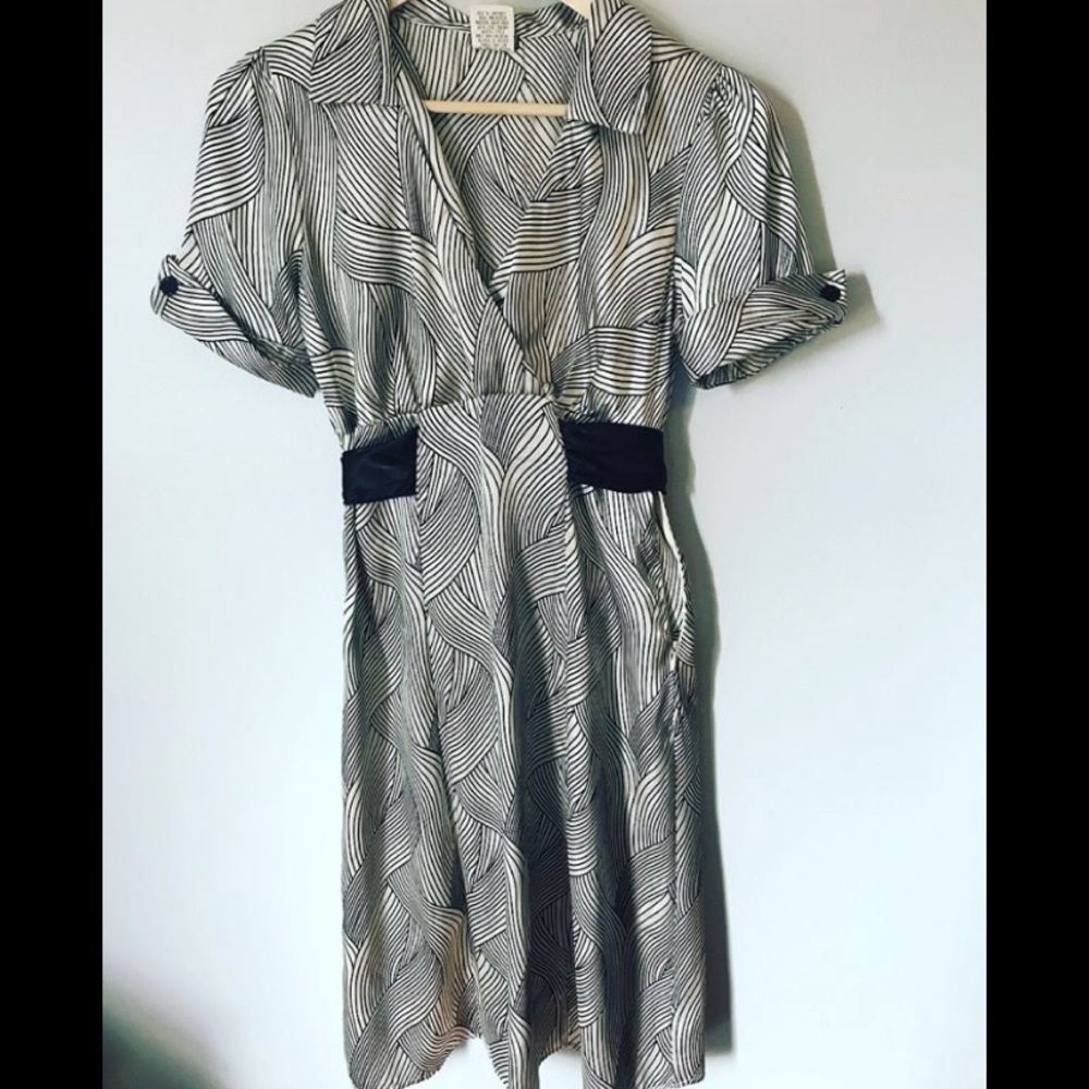 Maurices // Size 7 // swirl design dress