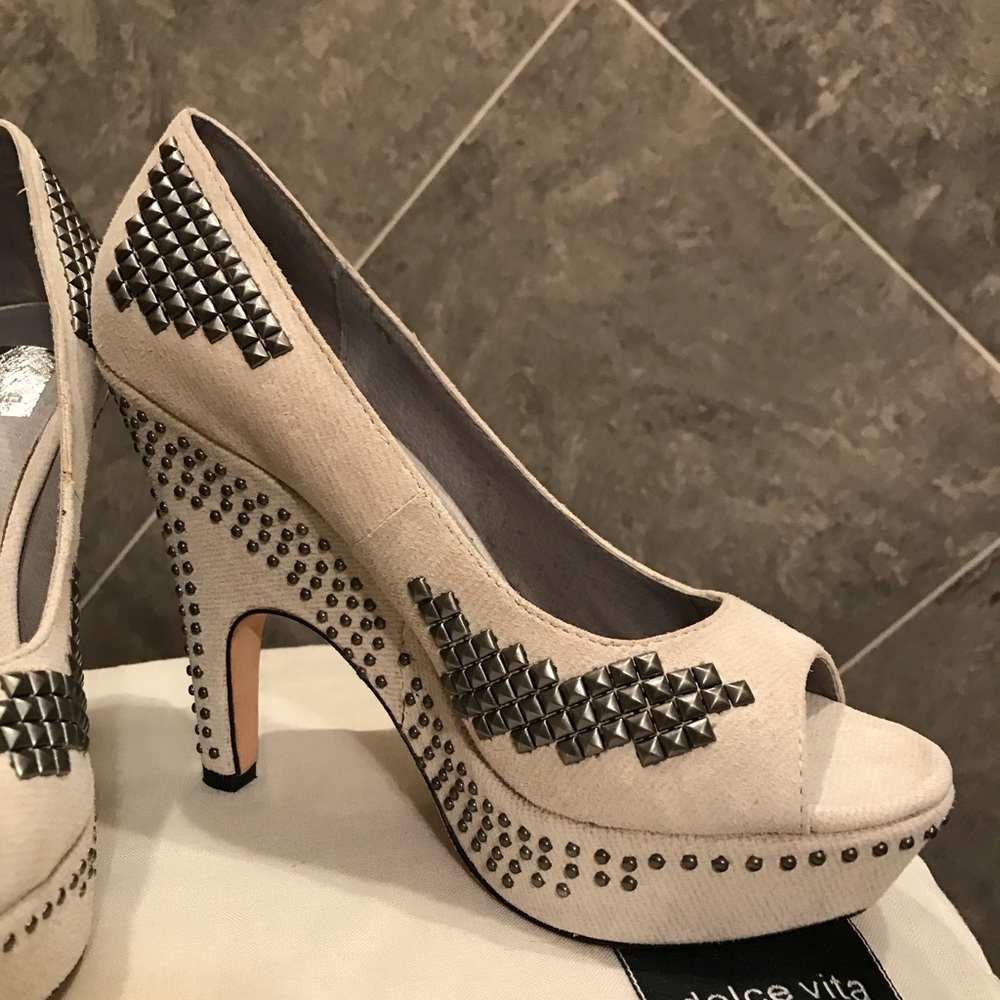 NWT DOLCE VITA PEEP TOE WEDGE.