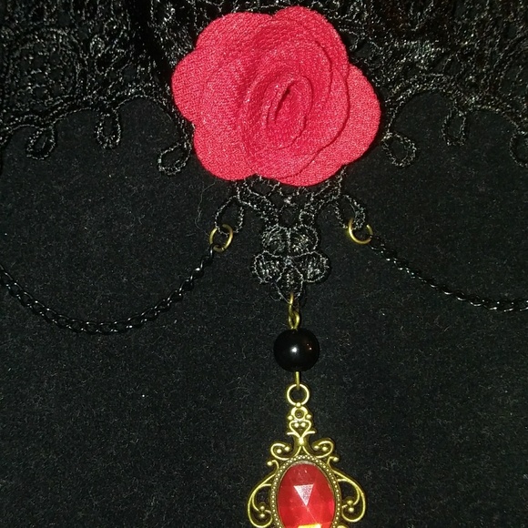 Red rose Pegasus vintage choker - Picture 2 of 7