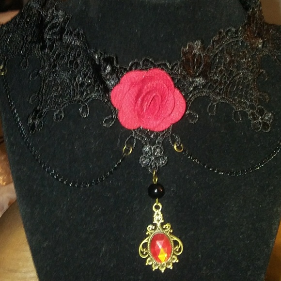 Red rose Pegasus vintage choker - Picture 3 of 7