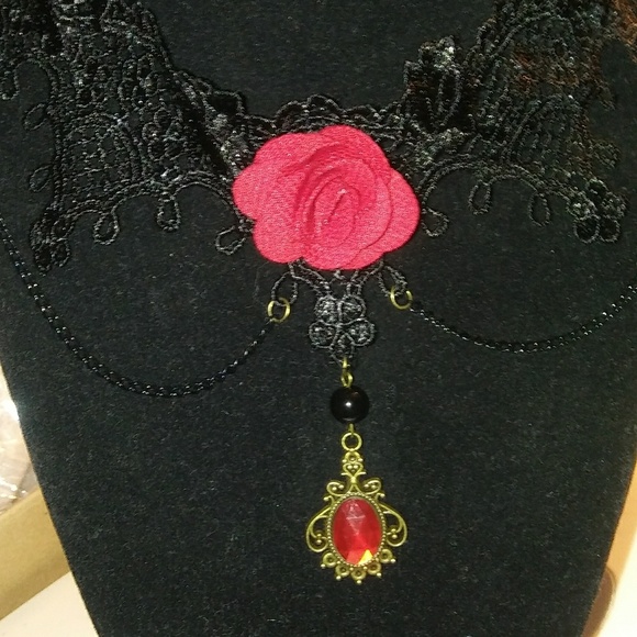 Red rose Pegasus vintage choker - Picture 6 of 7