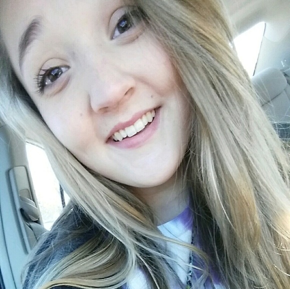 Meet your Posher, Emilee - Picture 1 of 1