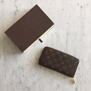 ✨SALE✨ Louis Vuitton Zippy Wallet